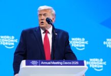 دونالد ترامپ در مجمع جهانی اقتصاد در داووس با رد استفاده از زور برای تصاحب گرینلند، همزمان اروپا، کانادا و ناتو را به وابستگی و سوءمدیریت متهم کرد و گفت ایالات متحده ستون اصلی بقای نظم جهانی است.